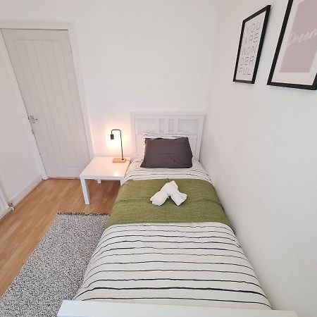 Апартаменты Large 3 Bed Flat, Free Parking Ньюкасл-апон-Тайн Экстерьер фото