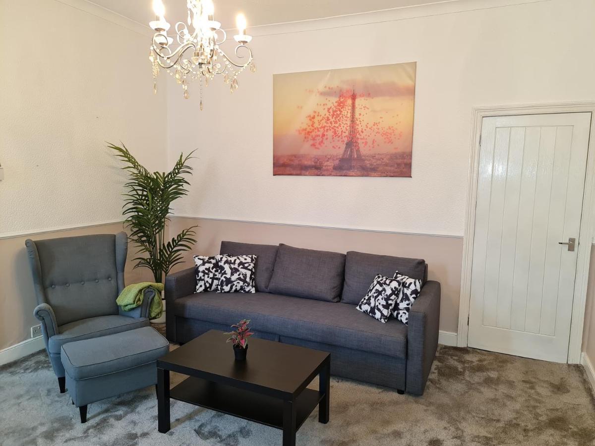 Апартаменты Large 3 Bed Flat, Free Parking Ньюкасл-апон-Тайн Экстерьер фото