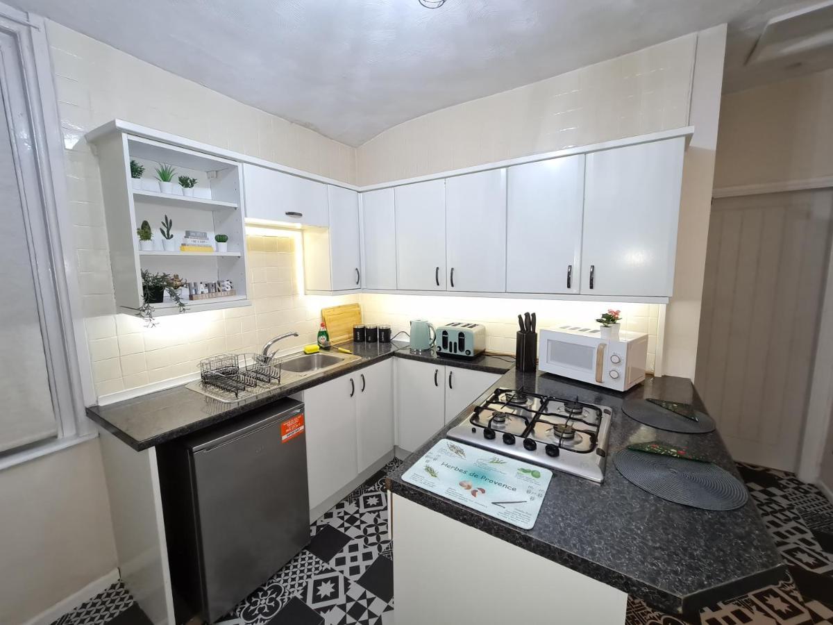 Апартаменты Large 3 Bed Flat, Free Parking Ньюкасл-апон-Тайн Экстерьер фото