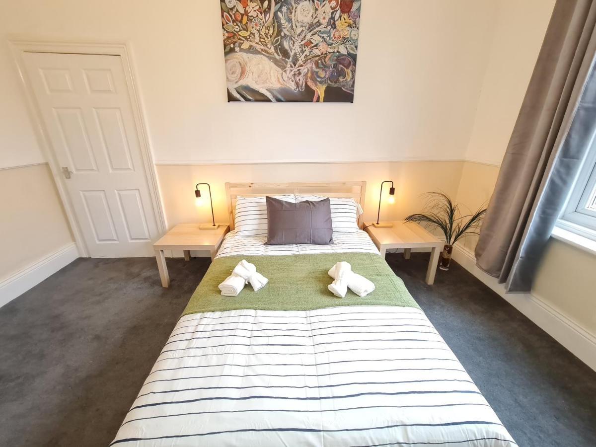 Апартаменты Large 3 Bed Flat, Free Parking Ньюкасл-апон-Тайн Экстерьер фото